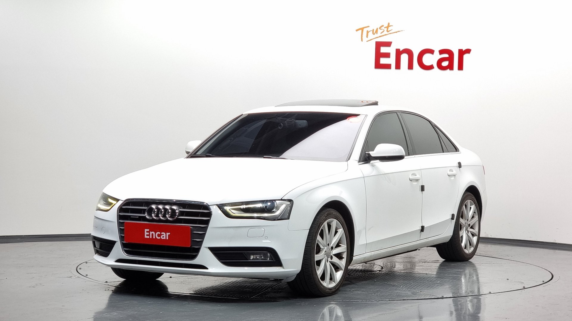 AUDI NEW A4 - View 1