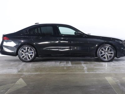 2025 BMW 5 SERIES — фото 3