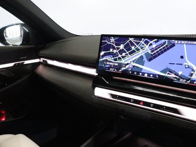 2025 BMW 5 SERIES — миниатюра 30