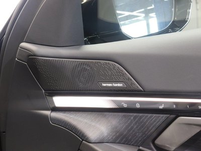 2025 BMW 5 SERIES — миниатюра 51