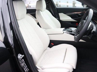 2025 BMW 5 SERIES — миниатюра 13