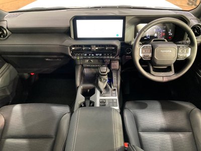 2025 Toyota LAND CRUISER 250 photo 2