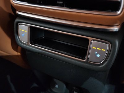 2024 Genesis GV80 thumbnail 25