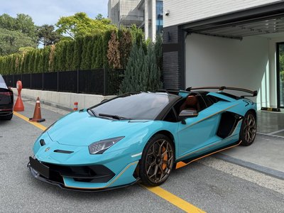 LAMBORGHINI AVENTADOR - 2