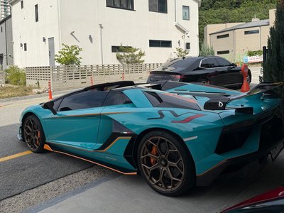 LAMBORGHINI AVENTADOR - 3
