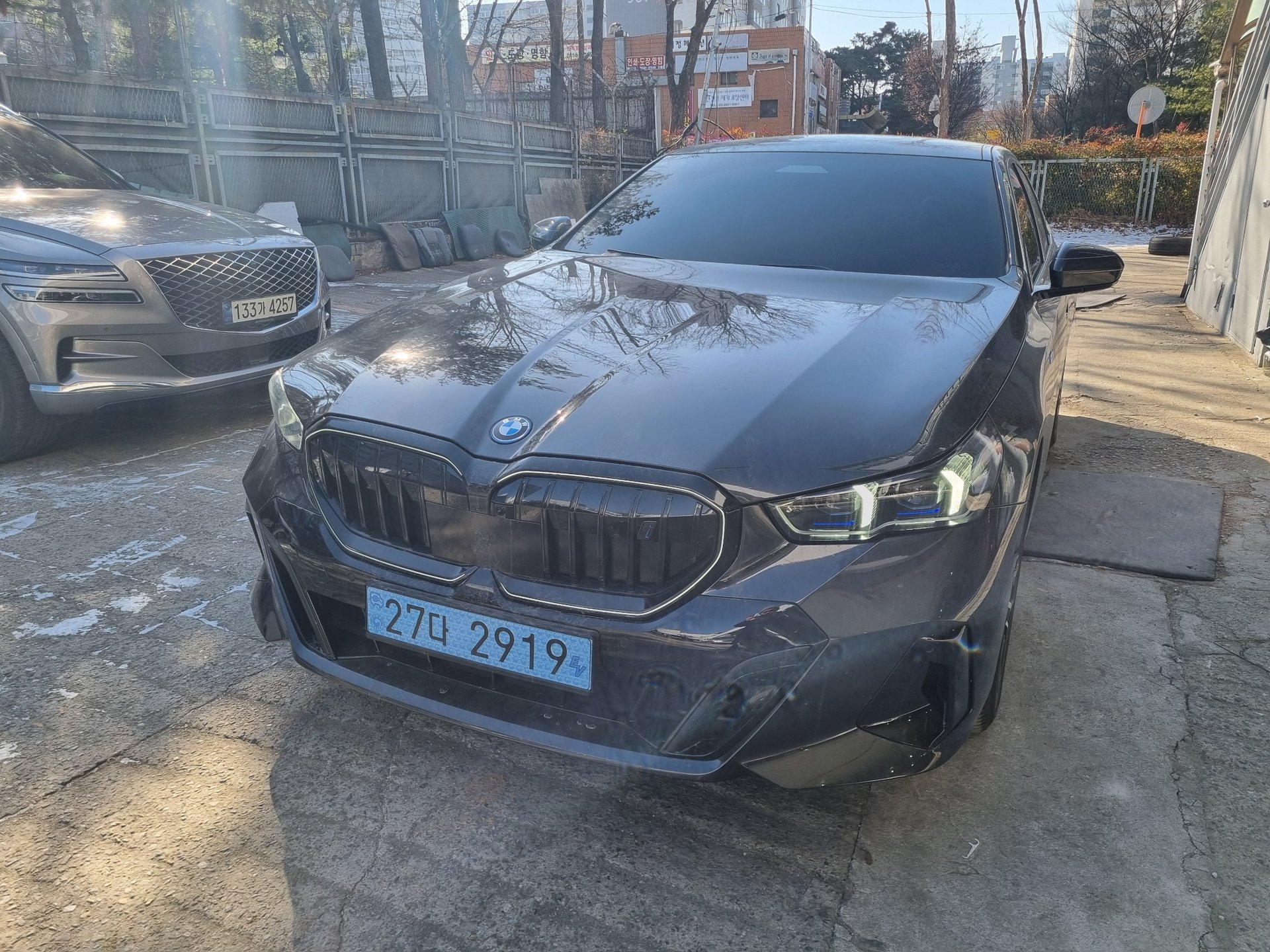 BMW I5 - View 1