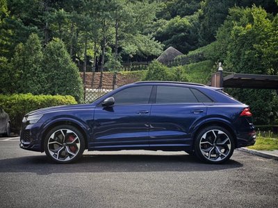 صورة 4 لـ 2021 AUDI RS Q8