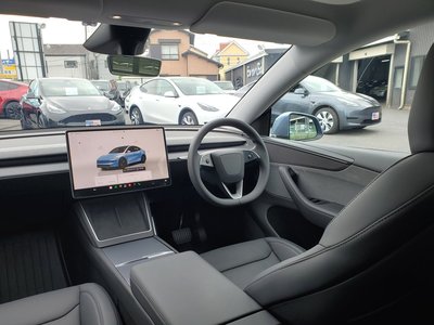 TESLA MODEL Y - 4