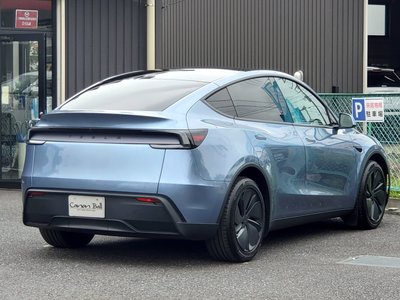 TESLA MODEL Y - 3