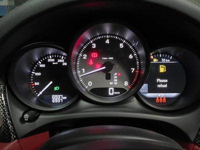 صورة 10 لـ 2023 Porsche MACAN