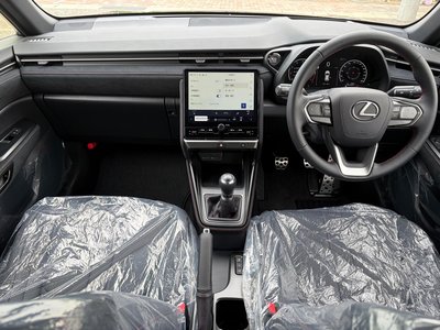 2025 Lexus LBX — миниатюра 32