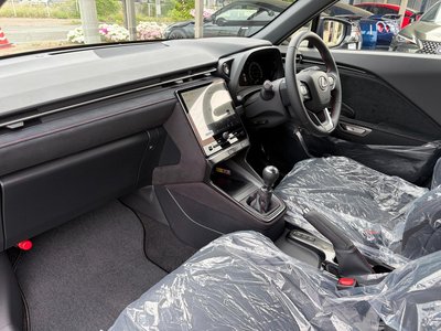 2025 Lexus LBX — миниатюра 20
