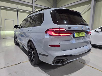 2025 BMW X7 照片 2