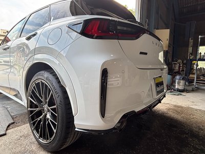 صورة 10 لـ 2026 Lexus LBX