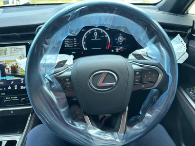 2026 Lexus LBX — миниатюра 23