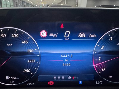 MERCEDES-BENZ E-CLASS - 8