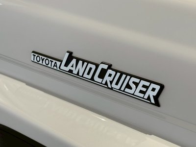TOYOTA LAND CRUISER 70 - 4