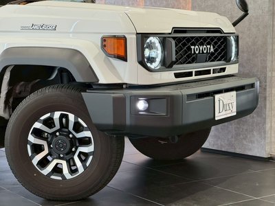 TOYOTA LAND CRUISER 70 - 3