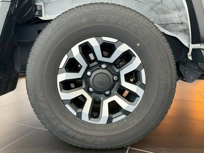 TOYOTA LAND CRUISER 70 - 8