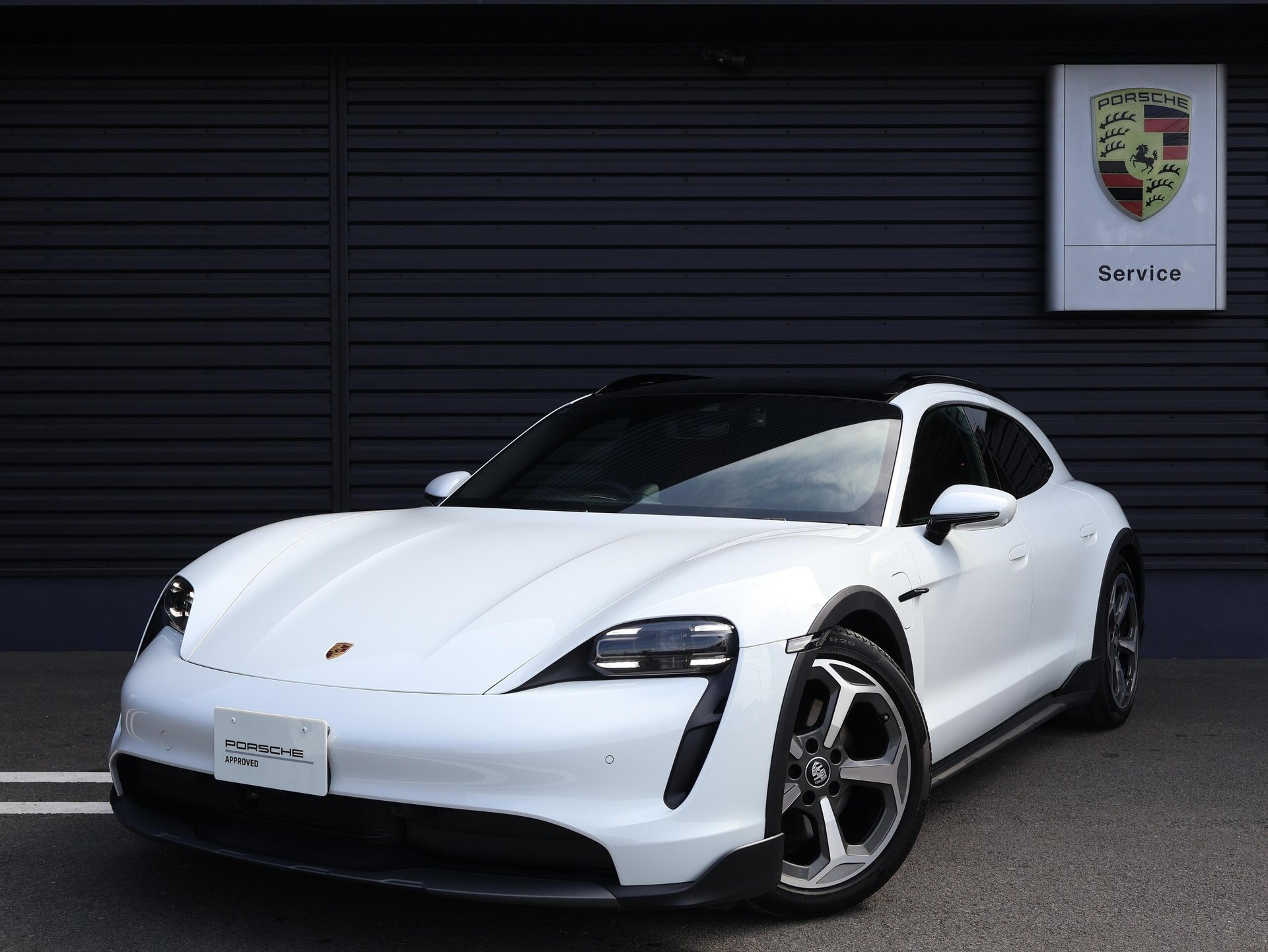 PORSCHE TAYCAN - View 1