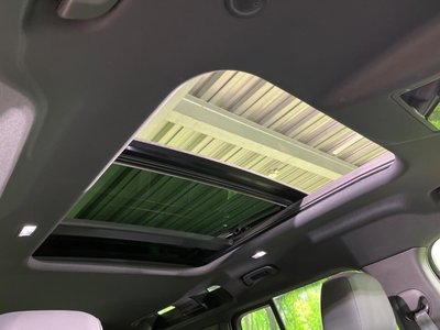 LAND ROVER DEFENDER - 7