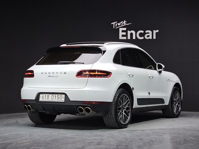 PORSCHE MACAN - 4