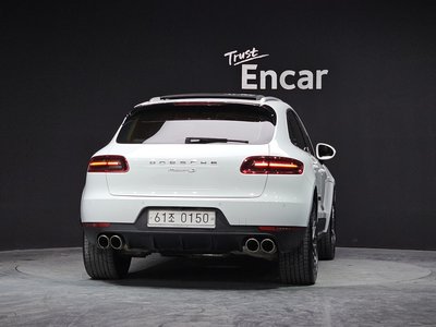 PORSCHE MACAN - 3