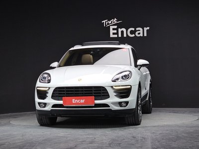 PORSCHE MACAN - 2