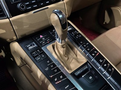PORSCHE MACAN - 9