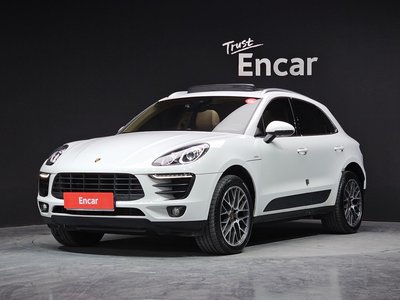 PORSCHE MACAN - 1