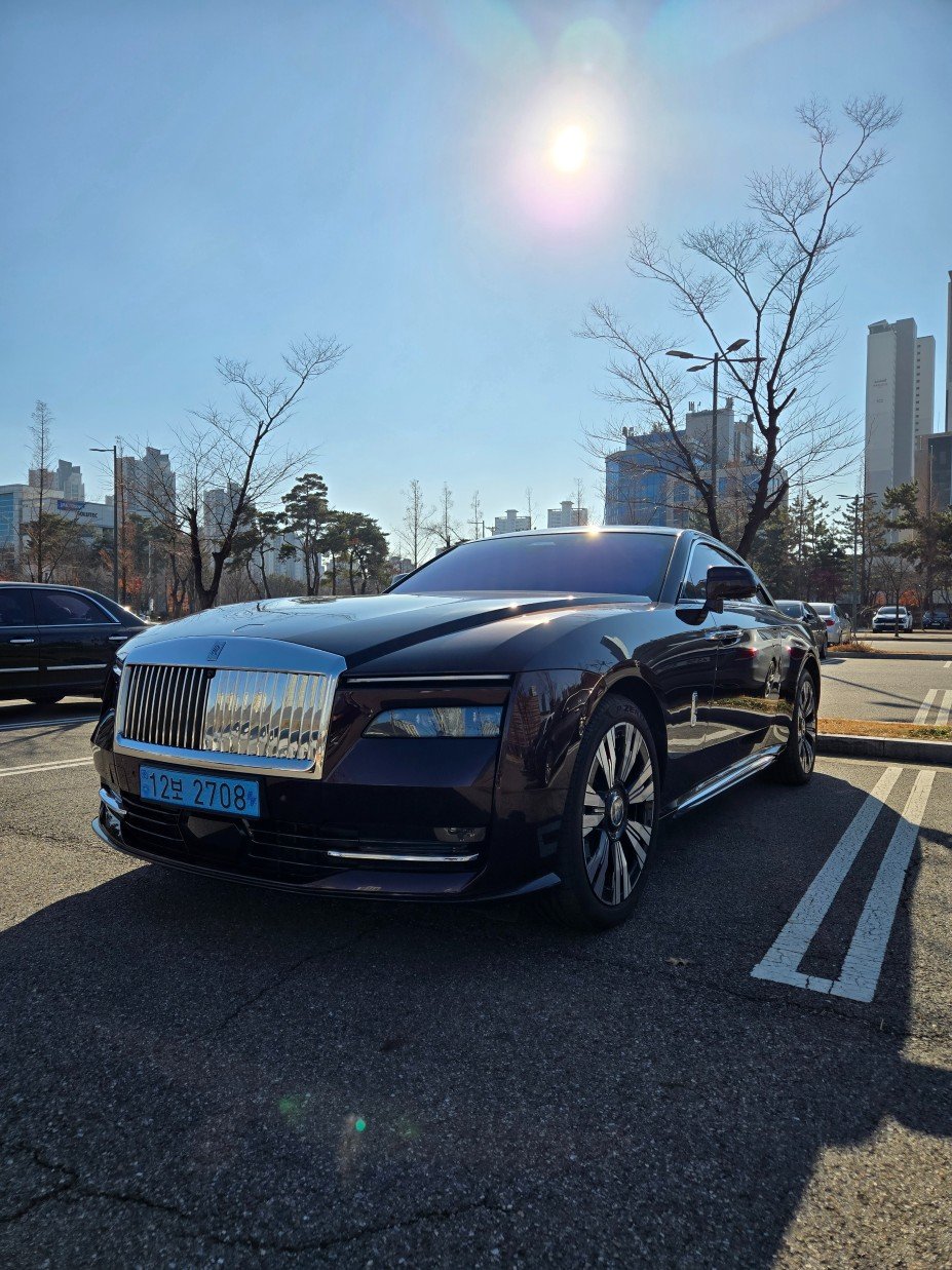 ROLLS ROYCE SPECTRE - View 1