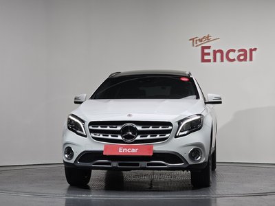 MERCEDES-BENZ GLA - 2