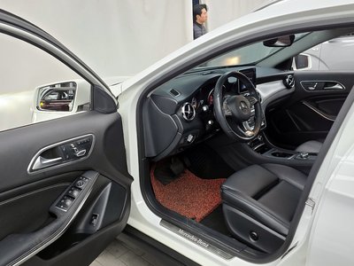 MERCEDES-BENZ GLA - 10