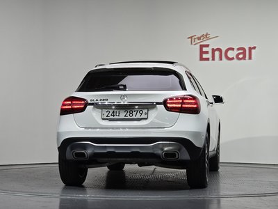 MERCEDES-BENZ GLA - 4