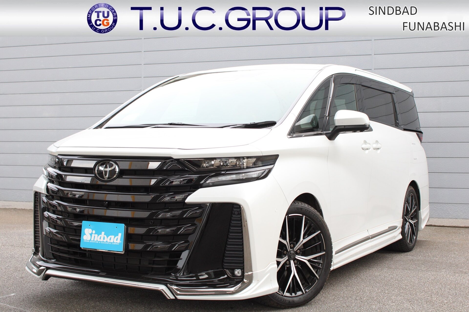 TOYOTA VELLFIRE - View 1