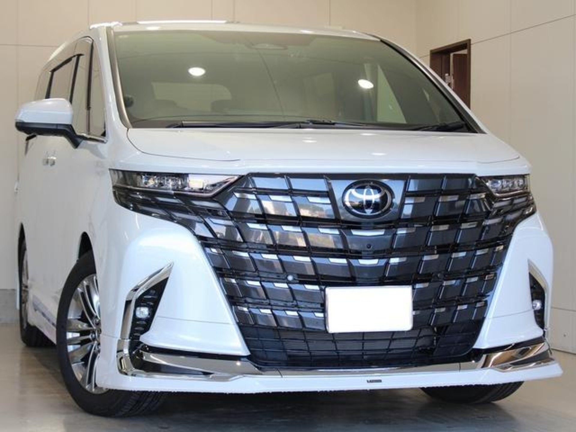 TOYOTA ALPHARD - View 1