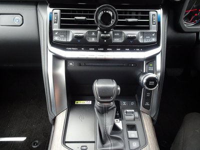 صورة مصغرة 41 لـ 2024 Toyota LAND CRUISER 300