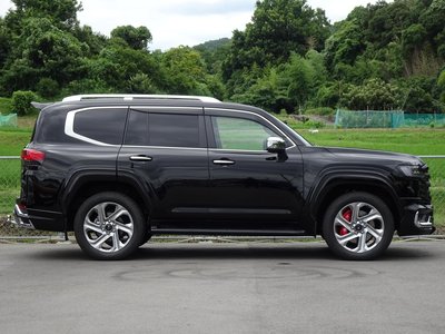 صورة 5 لـ 2024 Toyota LAND CRUISER 300