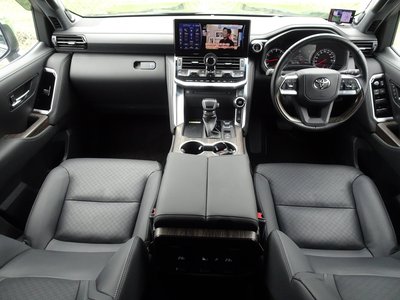 صورة 4 لـ 2024 Toyota LAND CRUISER 300