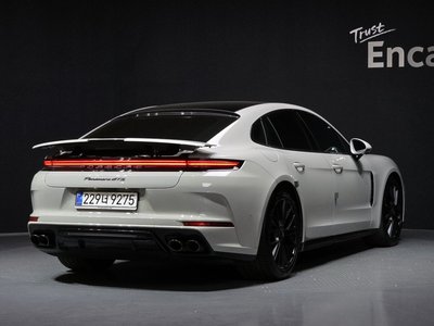 PORSCHE PANAMERA - 4