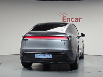TESLA MODEL Y - 4