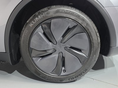TESLA MODEL Y - 8