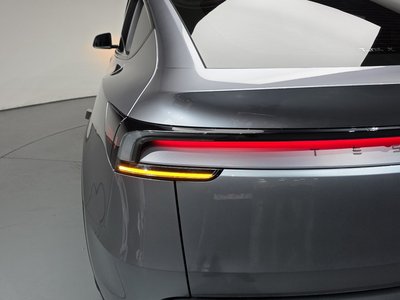 TESLA MODEL Y - 10