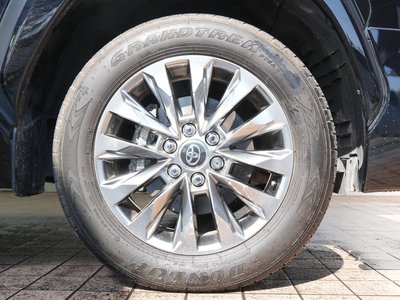 TOYOTA LAND CRUISER 300 - 9