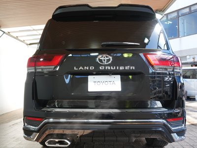 TOYOTA LAND CRUISER 300 - 7