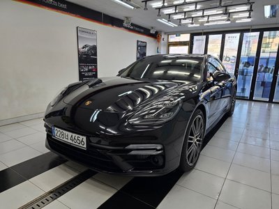 PORSCHE PANAMERA - 3