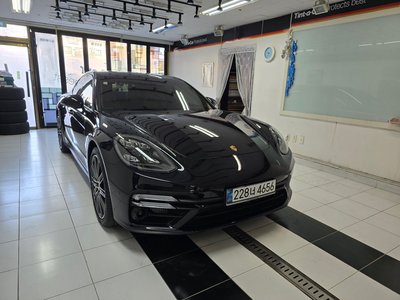 PORSCHE PANAMERA