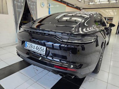 PORSCHE PANAMERA - 7