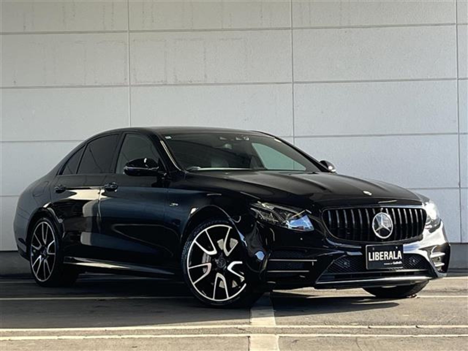 MERCEDES-BENZ E-CLASS AMG - View 1