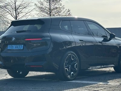 BMW IX - 5